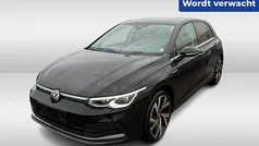 Zwart Gebruikt 2022 VW Golf VIII Style Hatchback | € 27.950 (Goede deal)
