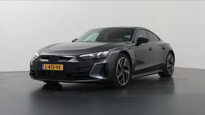 Grijs Gebruikt 2021 Audi e-tron GT quattro Sedan | € 60.840 (Super prijs)
