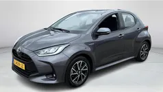 Grijs Gebruikt 2021 Toyota Yaris Hybrid Hatchback | € 20.900 (Eerlijke prijs)