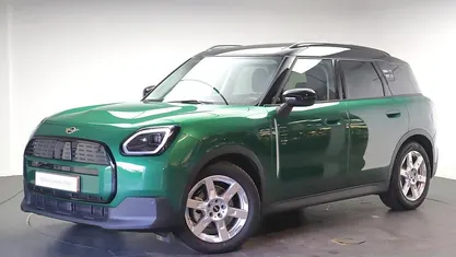 Groen (metallic) Gebruikt 2024 Mini Countryman Classic SUV | € 38.950 (Eerlijke prijs)