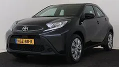 Zwart Gebruikt 2025 Toyota Aygo Play Hatchback | € 21.945 (Eerlijke prijs)