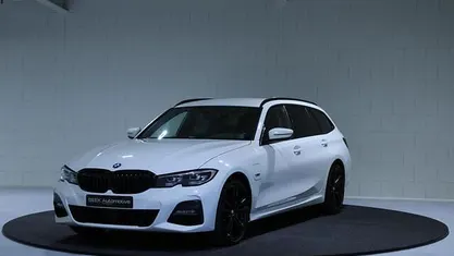 Wit Gebruikt 2022 BMW 330 M Sport Stationwagen | € 26.950 (Goede deal)