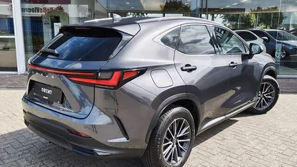 Grijs (metallic) Gebruikt 2025 Lexus NX450h+ Luxury Line SUV | € 54.900 (Eerlijke prijs)