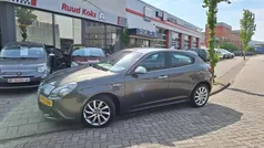 Grijs Gebruikt 2013 Alfa Romeo Giulietta Business Hatchback | € 10.750 (Eerlijke prijs)