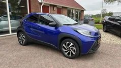 Blauw, metallic lak Gebruikt 2024 Toyota Aygo Hatchback | € 22.499 (Eerlijke prijs)