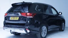Zwart Gebruikt 2021 Mitsubishi Outlander P-HEV Intense SUV | € 27.740 (Eerlijke prijs)