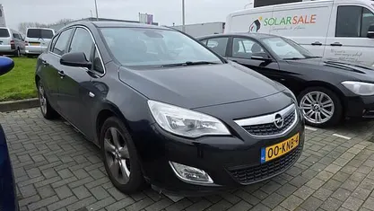Zwart Gebruikt 2010 Opel Astra Edition Hatchback | € 4.499 (Eerlijke prijs)