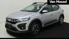 Grijs Gebruikt 2024 Dacia Sandero Stepway Hatchback | € 19.940 (Eerlijke prijs)