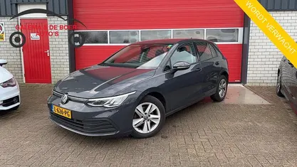 Grijs Gebruikt 2021 VW Golf VIII Life Hatchback | € 17.283 (Eerlijke prijs)