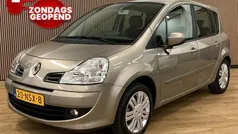 Beige Gebruikt 2011 Renault Grand Modus Exception MPV | € 3.945 (Eerlijke prijs)