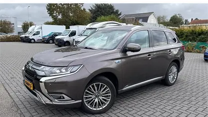 Gebruikt 2021 Mitsubishi Outlander Intense+ SUV | € 24.950 (Eerlijke prijs)