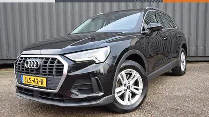 Zwart Gebruikt 2022 Audi Q3 Basis SUV | € 31.595 (Goede deal)