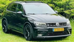Zwart, metallic lak Gebruikt 2020 VW Tiguan R-line SUV | € 28.499 (Eerlijke prijs)