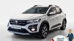 Ijswit 369 Gebruikt 2022 Dacia Sandero Comfort Hatchback | € 18.735 (Eerlijke prijs)
