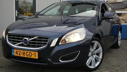 Blauw Gebruikt 2011 Volvo V60 Momentum Stationwagen | € 9.900 (Eerlijke prijs)