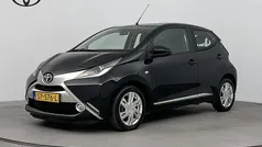 Zwart Gebruikt 2014 Toyota Aygo X-wave Hatchback | € 8.445 (Eerlijke prijs)