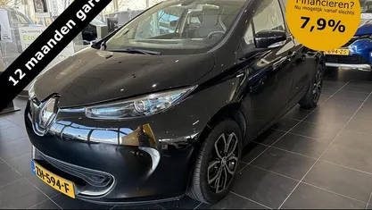 Zwart (metallic) Occasion 2019 Renault Zoe Iconic Hatchback | € 9.900 (Eerlijke prijs)