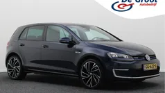 Blauw, metallic lak Gebruikt 2015 VW Golf VII GTE Hatchback | € 11.950 (Eerlijke prijs)