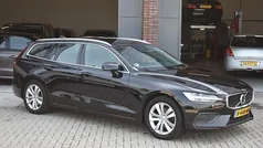 Zwart Gebruikt 2020 Volvo V60 Momentum Stationwagen | € 22.950 (Eerlijke prijs)