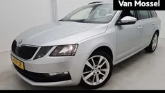Grijs Gebruikt 2020 Skoda Octavia Business Line Stationwagen | € 14.900 (Goede deal)