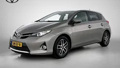 Bruin, metallic lak Gebruikt 2015 Toyota Auris Hatchback | € 13.245 (Eerlijke prijs)