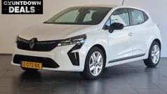 Wit Gebruikt 2024 Renault Clio V Evolution Hatchback | € 18.195 (Eerlijke prijs)