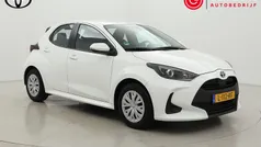 Wit Gebruikt 2021 Toyota Yaris Hybrid Active Hatchback | € 19.999 (Eerlijke prijs)