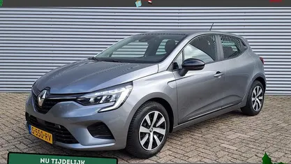 Grijs metallic Gebruikt 2023 Renault Clio V Equilibre Hatchback | € 14.995 (Eerlijke prijs)