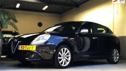 Zwart (metallic) Occasion 2012 Alfa Romeo Giulietta Hatchback | € 3.499 (Goede deal)