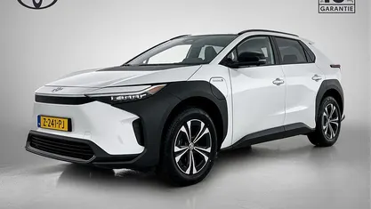 Wit (parellak) Gebruikt 2024 Toyota bZ4X SUV | € 35.950 (Eerlijke prijs)