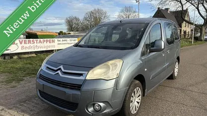 Blauw (metallic) Gebruikt 2011 Citroën Berlingo MPV | € 1.950 (Goede deal)