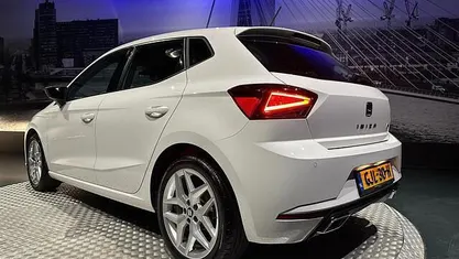 Wit Gebruikt 2021 Seat Ibiza Business Hatchback | € 18.695 (Eerlijke prijs)