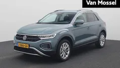 Blauw Gebruikt 2024 VW T-Roc Edition SUV | € 34.900 (Eerlijke prijs)