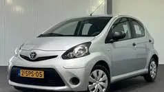Grijs Gebruikt 2013 Toyota Aygo Hatchback | € 3.445 (Eerlijke prijs)