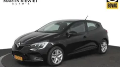 Zwart Gebruikt 2021 Renault Clio V Zen Hatchback | € 12.950 (Eerlijke prijs)