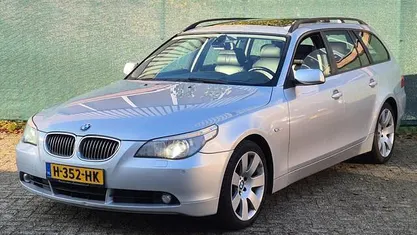 Grijs (metallic) Gebruikt 2005 BMW 530 Stationwagen | € 3.850 (Eerlijke prijs)