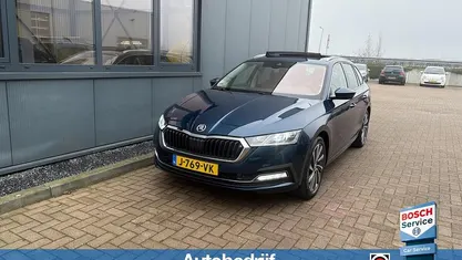 Blauw (metallic) Gebruikt 2020 Skoda Octavia First Edition Stationwagen | € 18.950 (Eerlijke prijs)