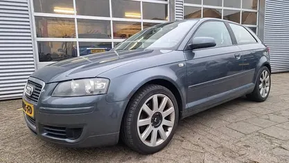 Grijs Gebruikt 2005 Audi A3 Attraction Hatchback | € 999 (Goede deal)