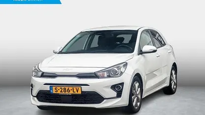 Wit Occasion 2023 Kia Rio Play Hatchback | € 22.950 (Eerlijke prijs)
