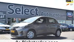 Grijs, metallic lak Gebruikt 2016 Toyota Yaris Hatchback | € 7.940 (Eerlijke prijs)