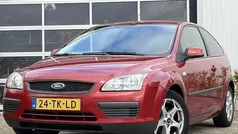 Rood Gebruikt 2006 Ford Focus Trend Hatchback | € 2.450 (Eerlijke prijs)