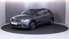 Grijs Gebruikt 2023 VW Polo Life Hatchback | € 23.949 (Eerlijke prijs)