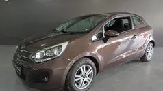 Bruin (metallic) Gebruikt 2013 Kia Rio Comfort Hatchback | € 5.950 (Eerlijke prijs)