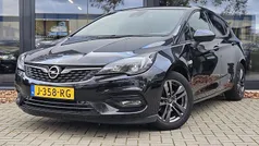 Zwart Gebruikt 2020 Opel Astra Edition Hatchback | € 9.700 (Eerlijke prijs)