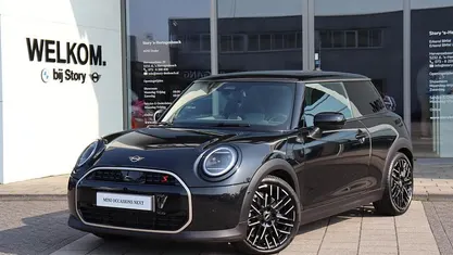 Zilver Gebruikt 2025 Mini Cooper S Favoured Hatchback | € 41.950 (Eerlijke prijs)