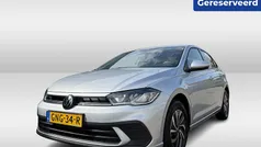 Zilver, metallic lak Gebruikt 2024 VW Polo Edition Hatchback | € 21.450 (Eerlijke prijs)