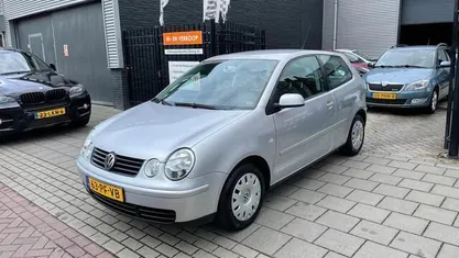 Occasion VW Polo 75 PK (55 kW) 2004 Grijs, metallic lak Hatchback