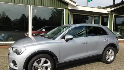 Grijs Occasion 2020 Audi Q3 SUV | € 25.950 (Super prijs)