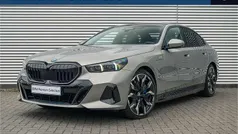 Grijs Gebruikt 2024 BMW 550e M Sport Sedan | € 86.950 (Goede deal)