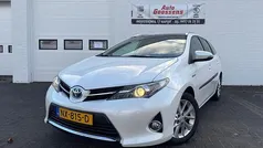 Wit (metallic) Gebruikt 2013 Toyota Auris Touring Sports Stationwagen | € 11.995 (Eerlijke prijs)